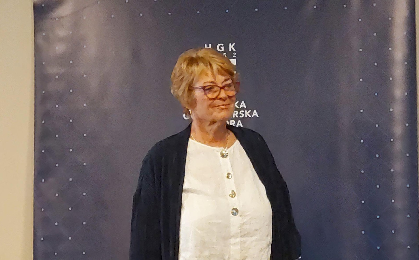 desa6527d9f684d20.jpg