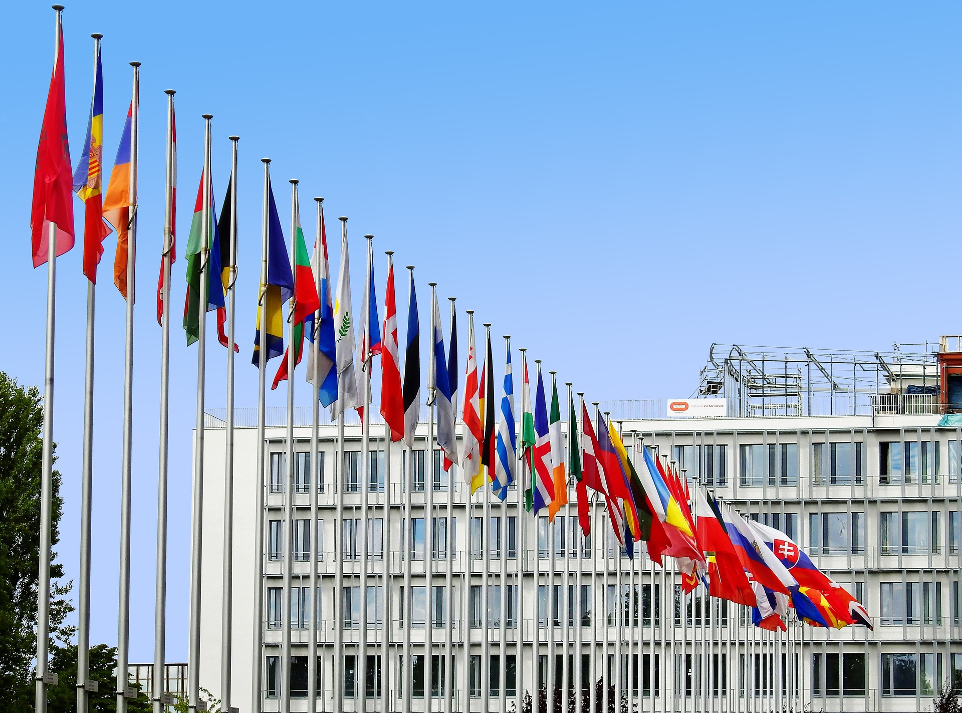 Europska komisija, zastave.jpg