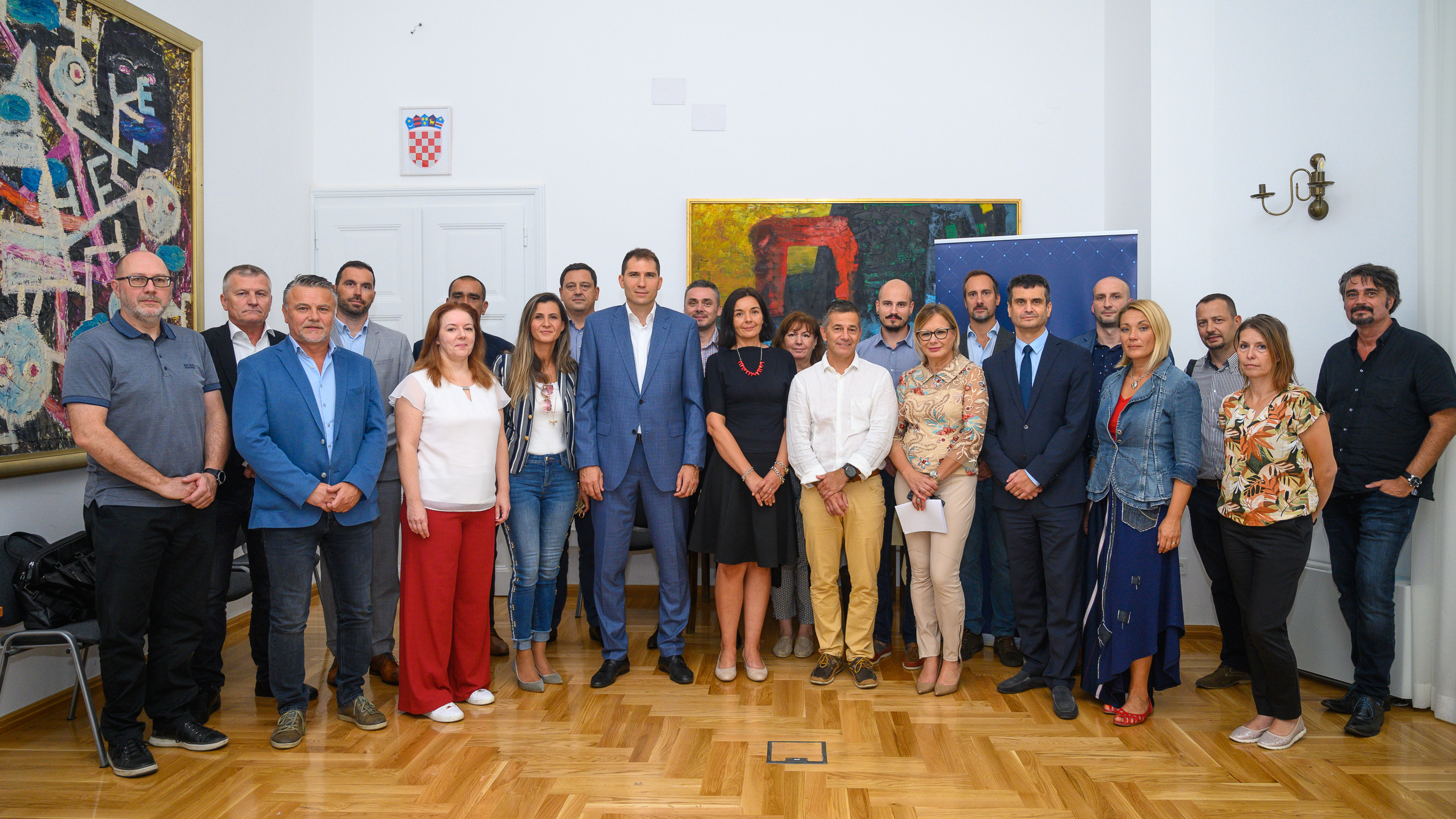 grupna fotografija.jpg