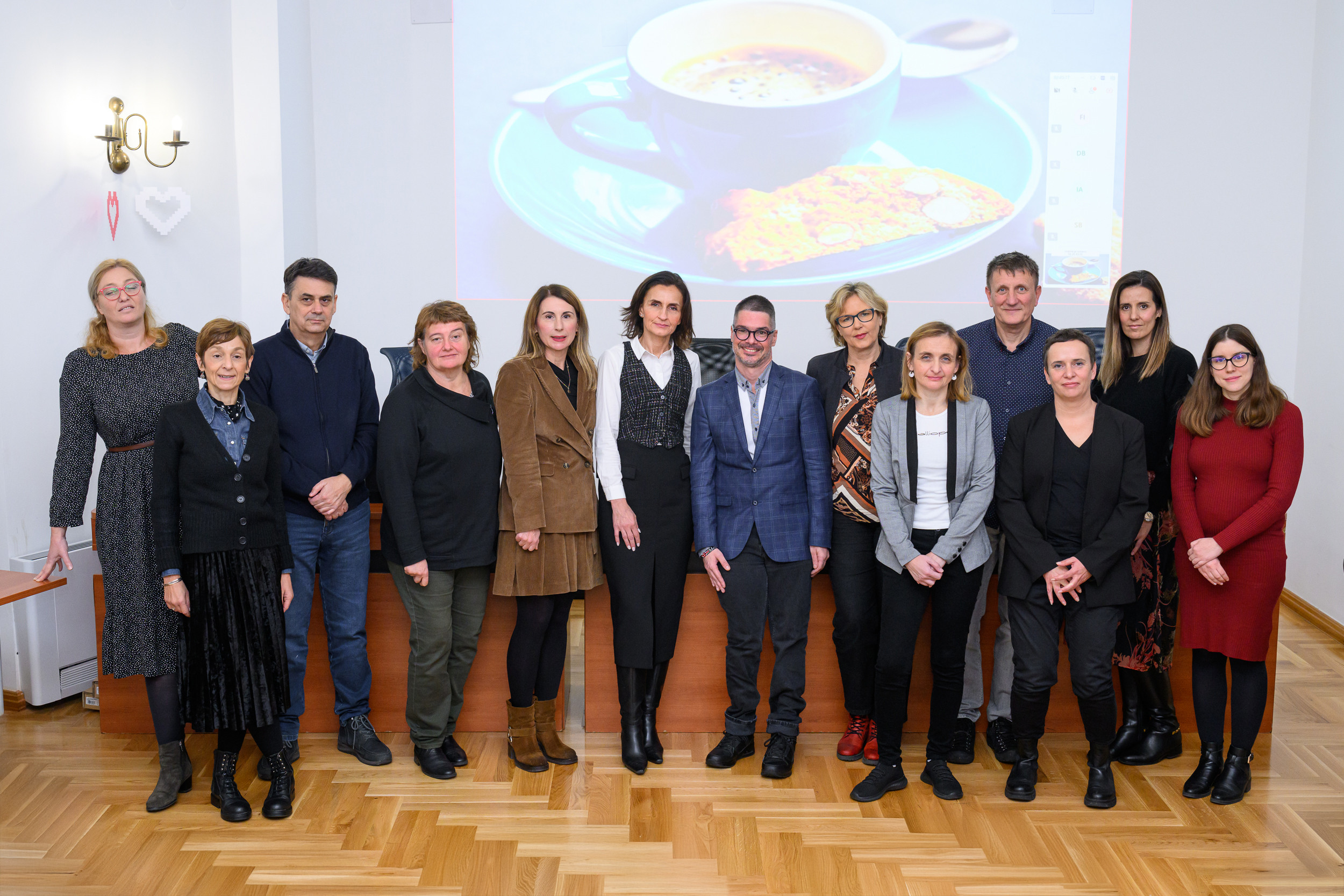 grupna fotografija.jpg