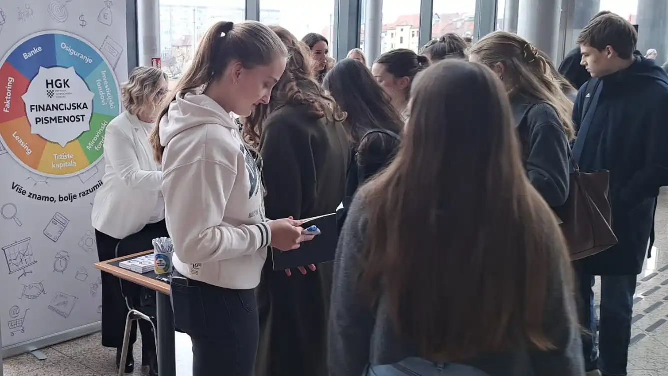 Konferencija štand HGK.jpg