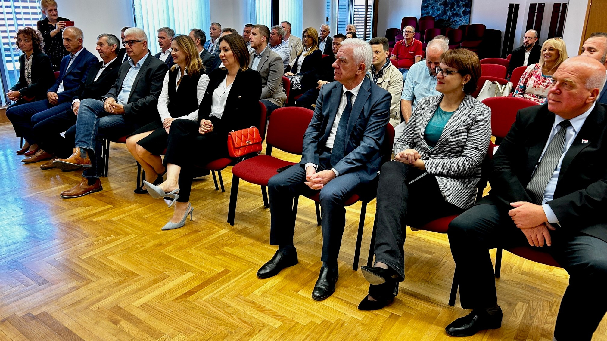 kuna gledatelji.jpg