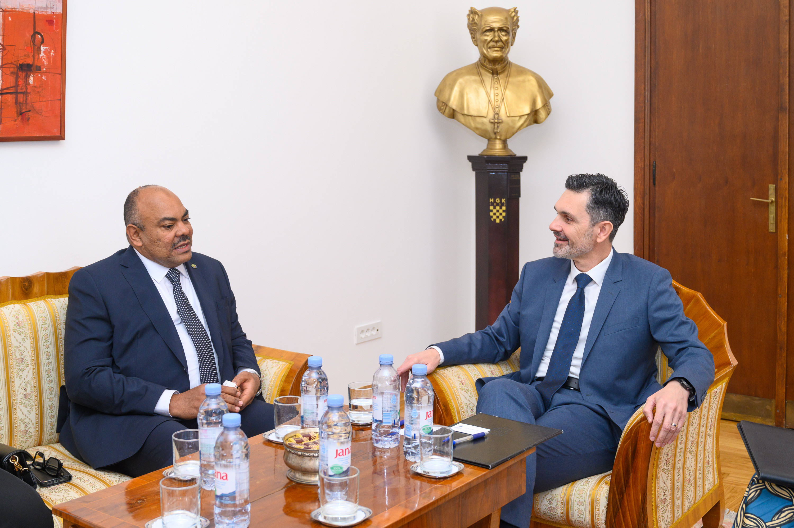 Mahmoud Thabit Kombo i Tomislav Radoš.jpg