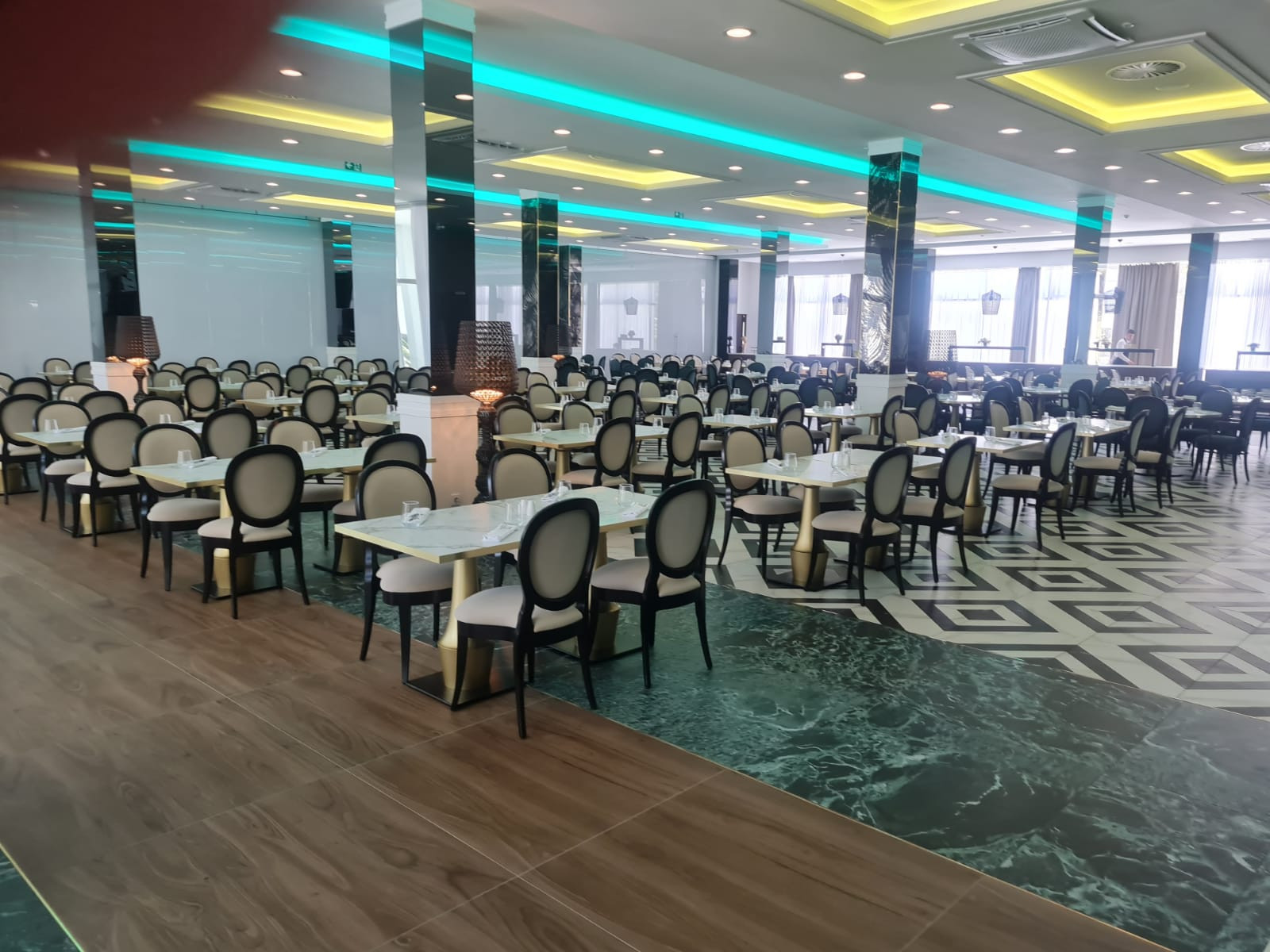 Obnovljeni restoran Hotela Olypia Vodice d.d..jpg