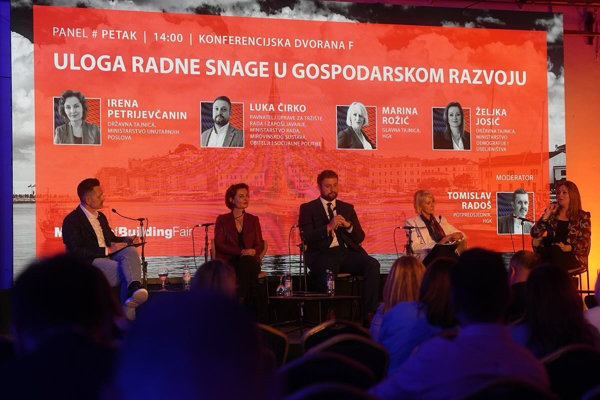Panel studio 7.jpg