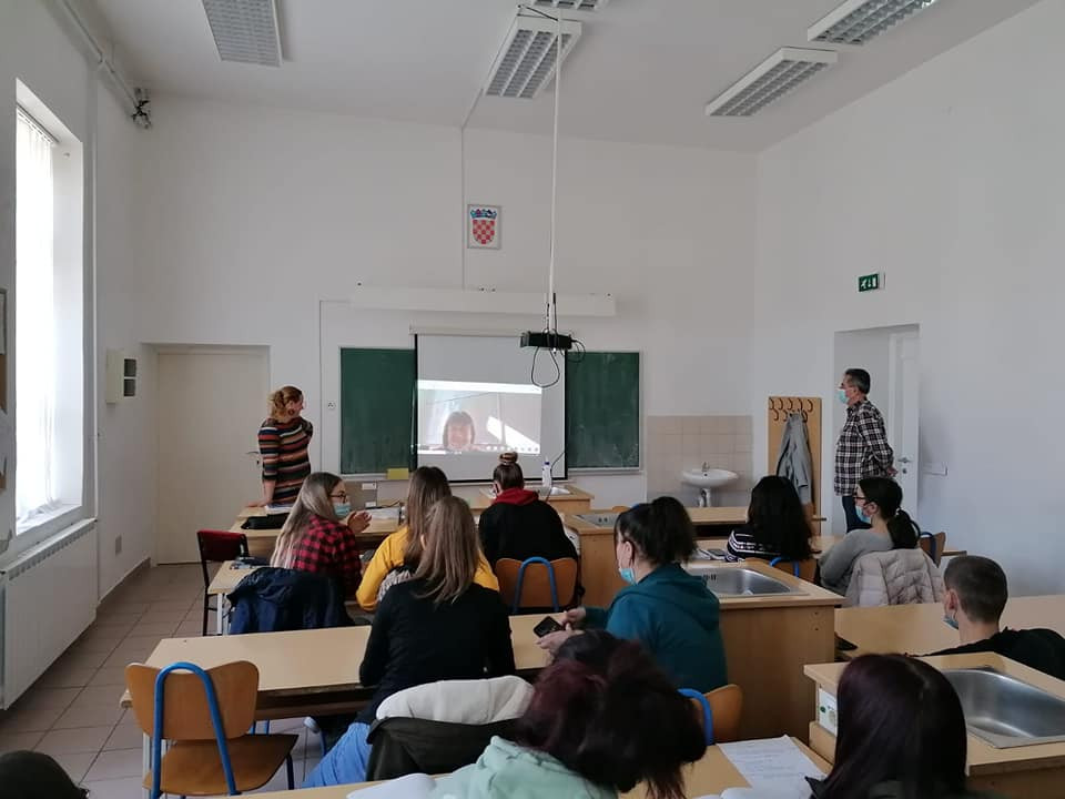 Srednja škola Plitvička jezera.jpg