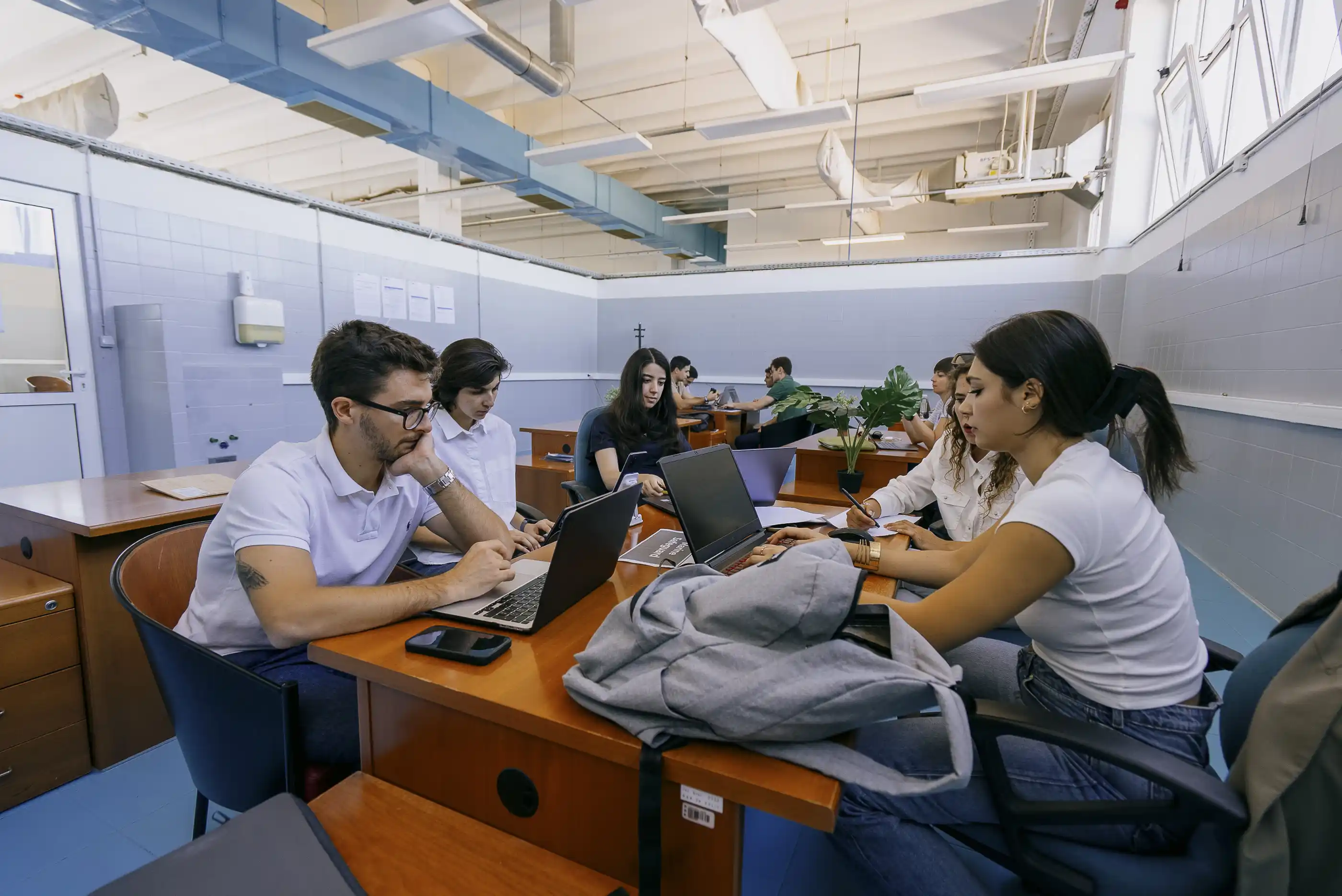 Sudionici hackathona - pripreme 2 dan.jpg