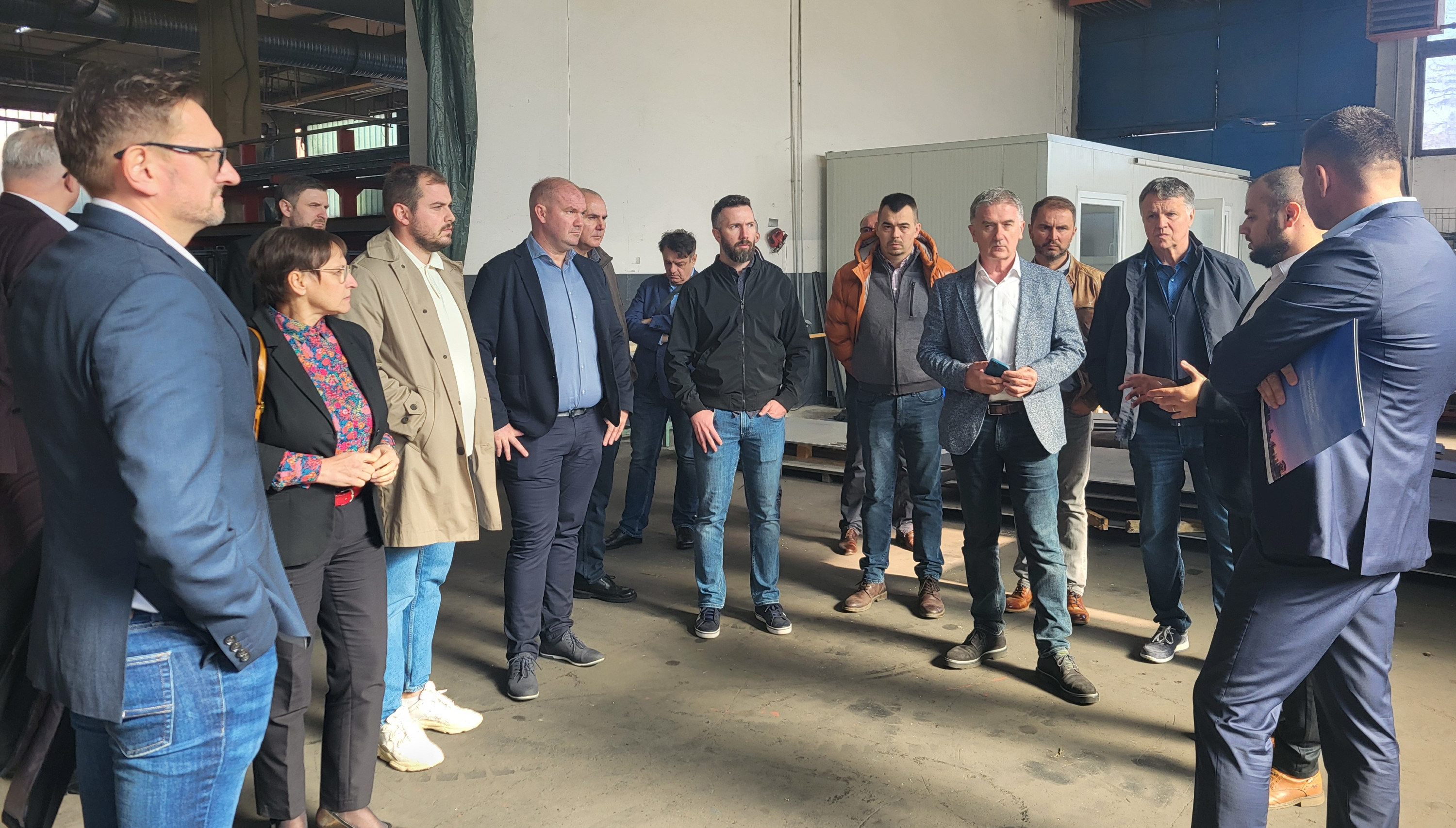 sudionici treće sjednice strukovne grupe metaloprerađivačke industrije u obilasku.jpg