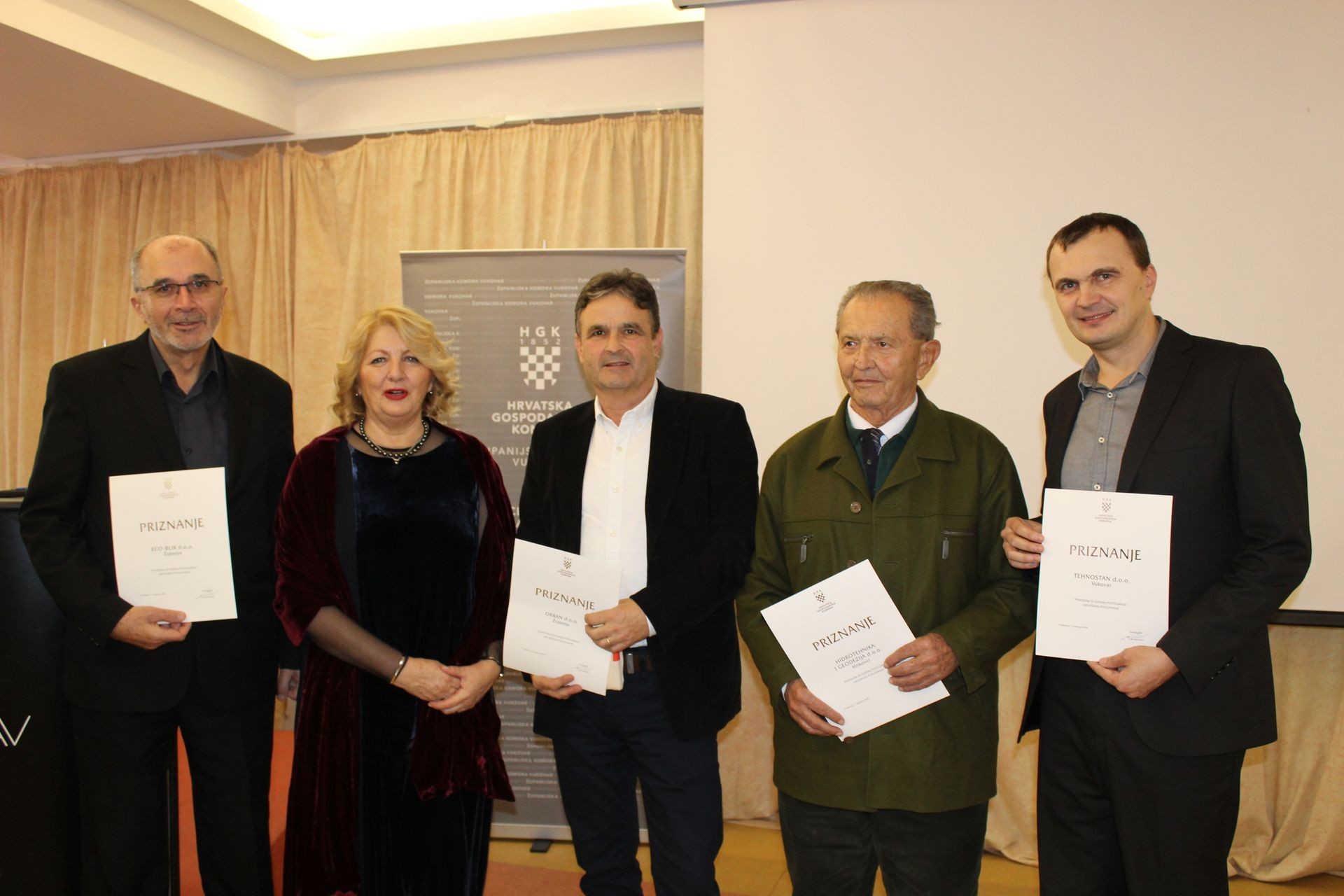 Vukovar-Nagrađeni za dugogodišnji rad.jpg